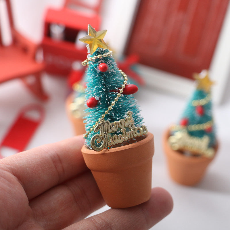 Wholesale Dollhouse1:12 doll mini house door family Christmas tree potted plant decoration model bjd holiday decoration accessories